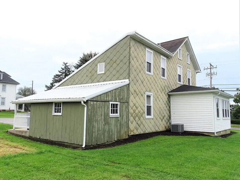 Building Photo - 145 E Main St