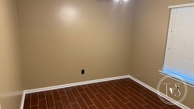Building Photo - 142 Shayna Dr