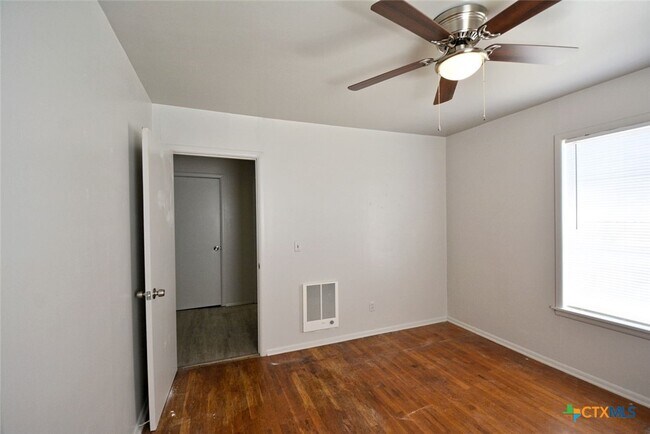 Building Photo - 910 Pine St