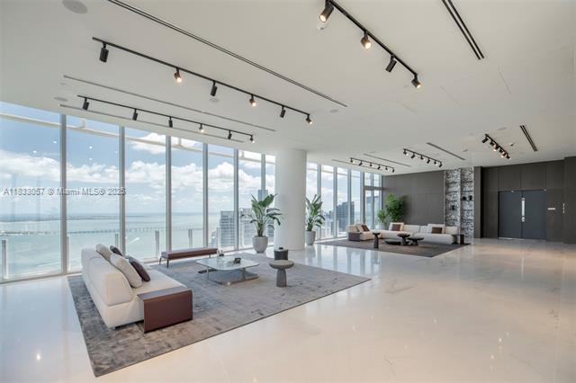 Building Photo - 300 Biscayne Boulevard Way