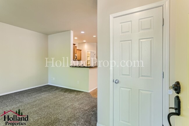 Building Photo - Beautiful 3 Bedroom Home with Community Pool, Hot Tub & 2-Car Garage in Hillsboro