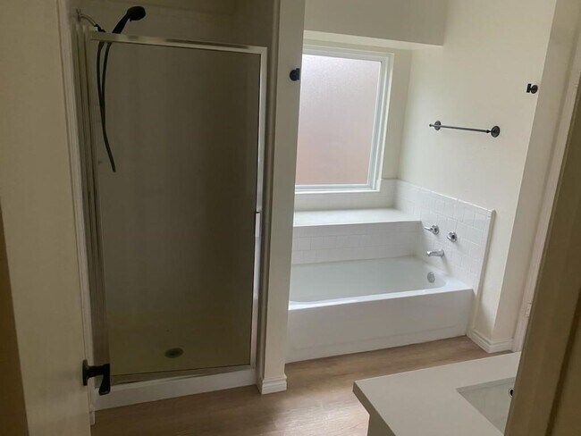 Building Photo - 204 Wood Hollow Dr