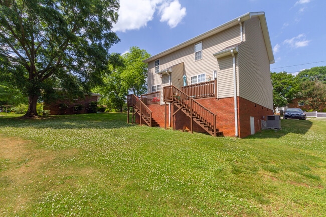 Building Photo - 101 Brookview Cir