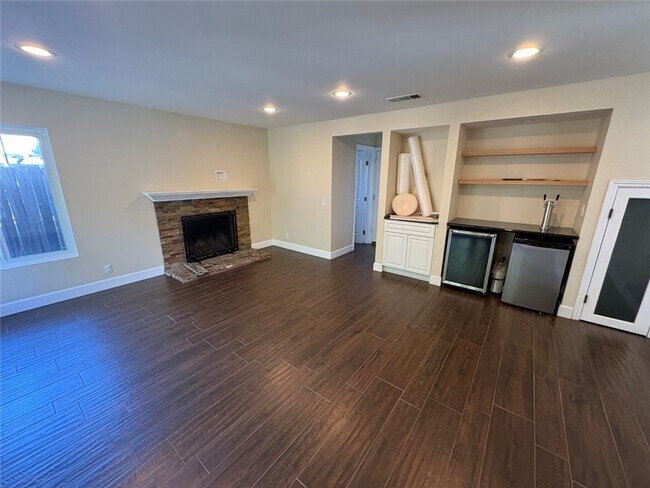 Building Photo - 8582 Universe Ave