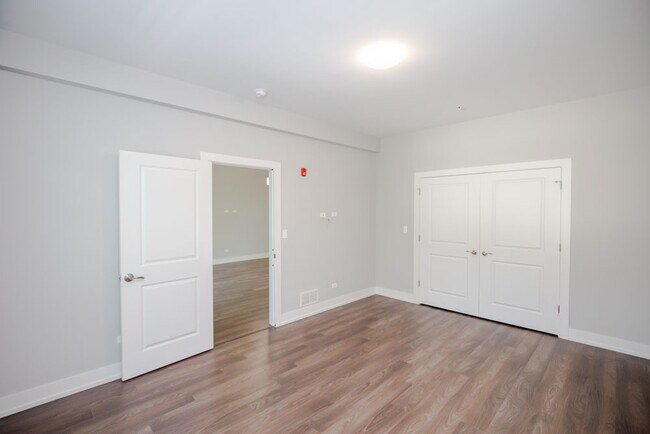 Building Photo - 1202 Waukegan Rd