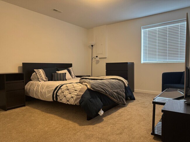 Building Photo - 1914 Hummingbird Dr