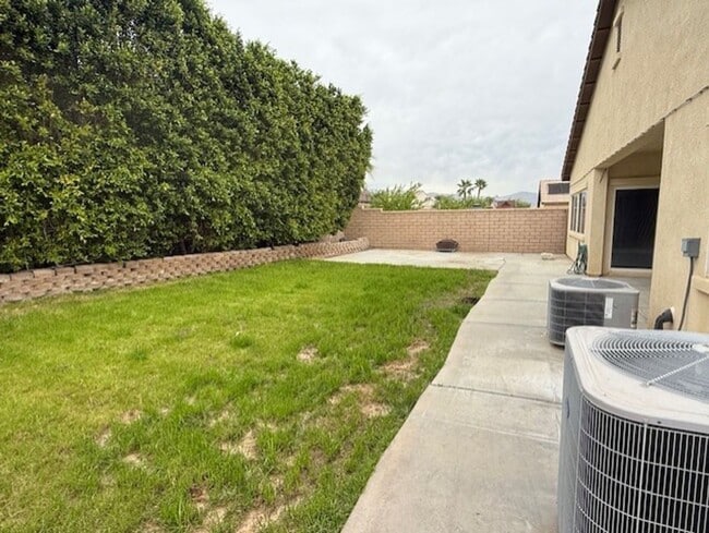 Building Photo - Home with Solar in Gated Sonora Wells