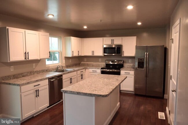 Building Photo - 120 Shiningfield Ct