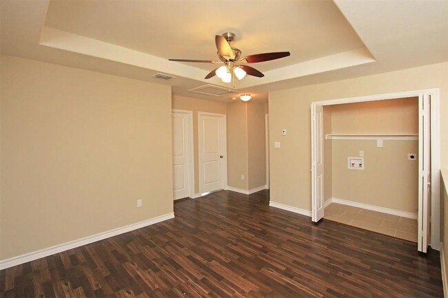 Building Photo - 7917 Elka Lp