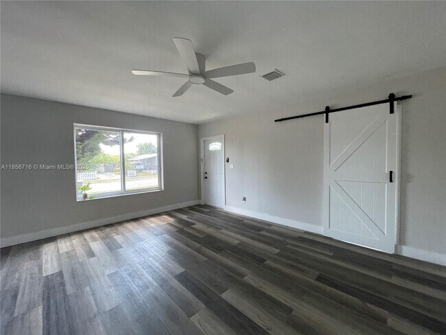 Building Photo - 631 SW 28th Terrace