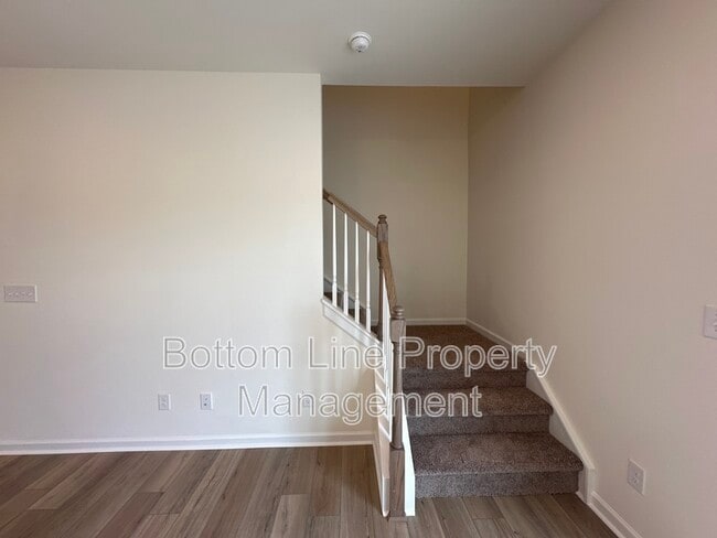 Building Photo - 5278 Maynard Hl Dr