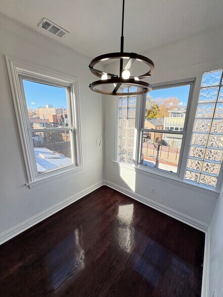 Building Photo - 2026 W McLean Ave