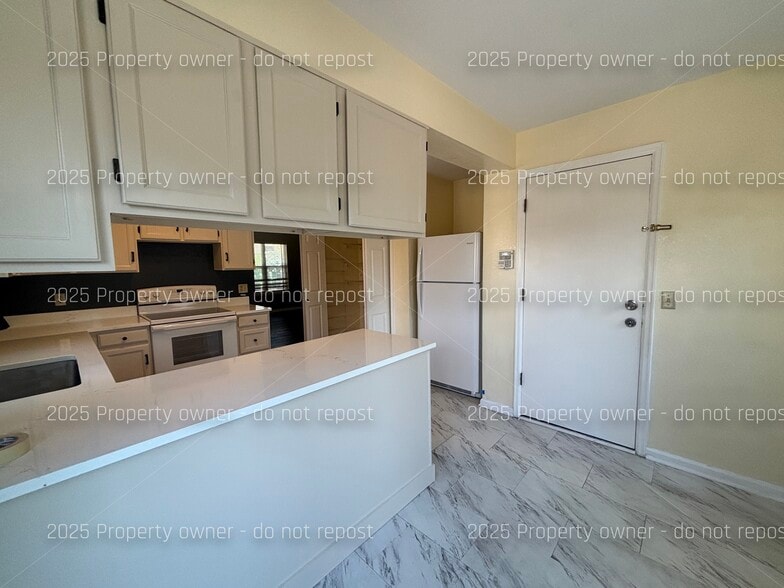 Building Photo - 2010 S Xenia Way