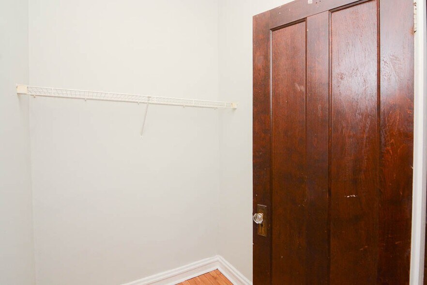Building Photo - 4752 N Paulina St