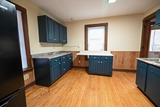 Building Photo - 405-407 W Main St - Duplex