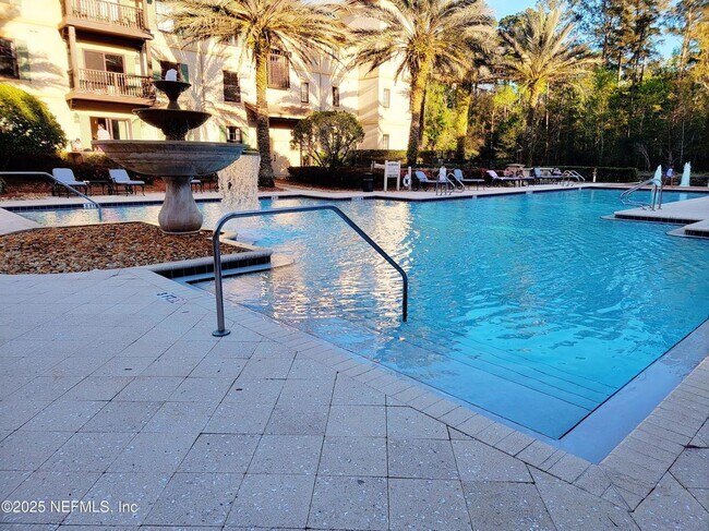 Building Photo - 945 Registry Blvd