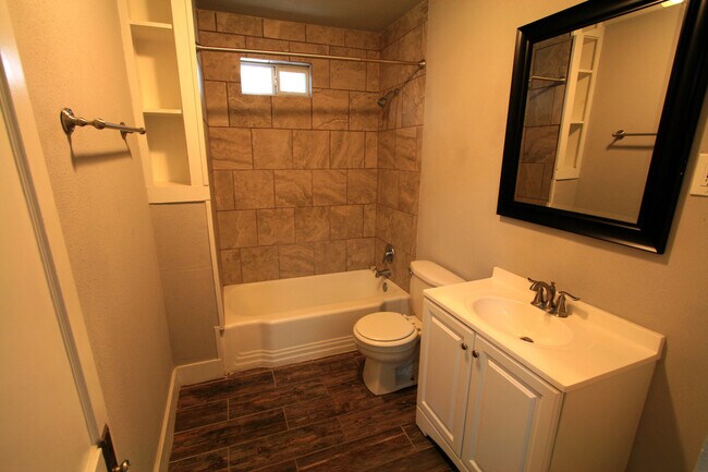 Building Photo - Awesome Home w/ 1/1 Studio Flex Space Just Half Block from Thomas Park!