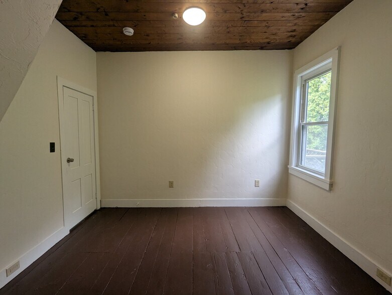 Building Photo - 72 Landmark Hill Dr
