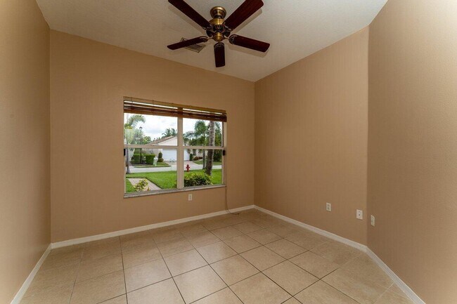 Building Photo - 806 SW Rocky Bayou Terrace