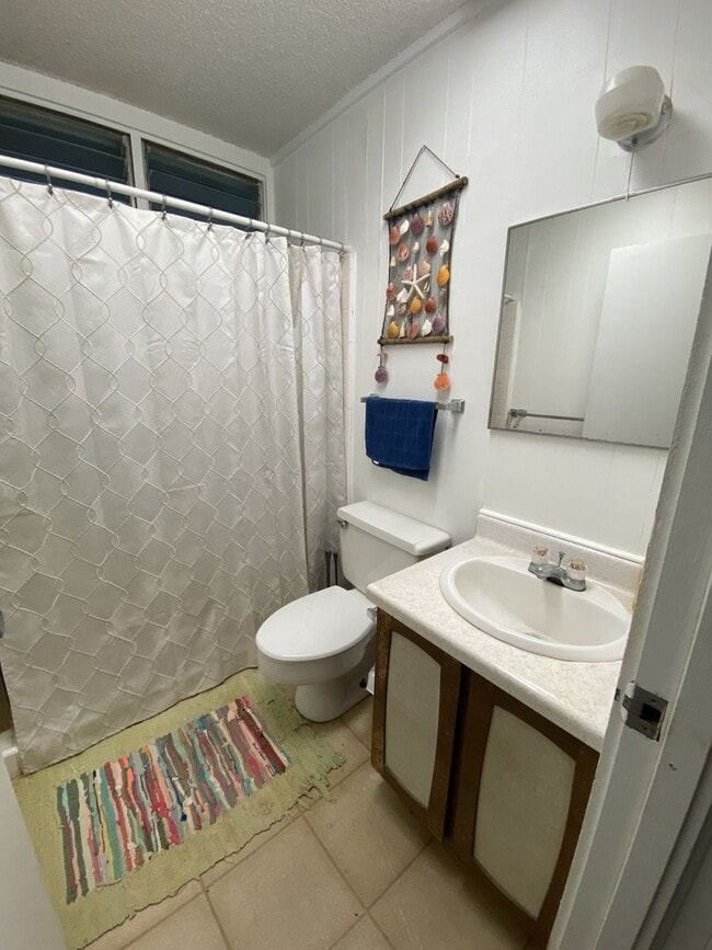 Building Photo - Furnished Private Room for Rent | Large Bed | Shared Home | Honolulu