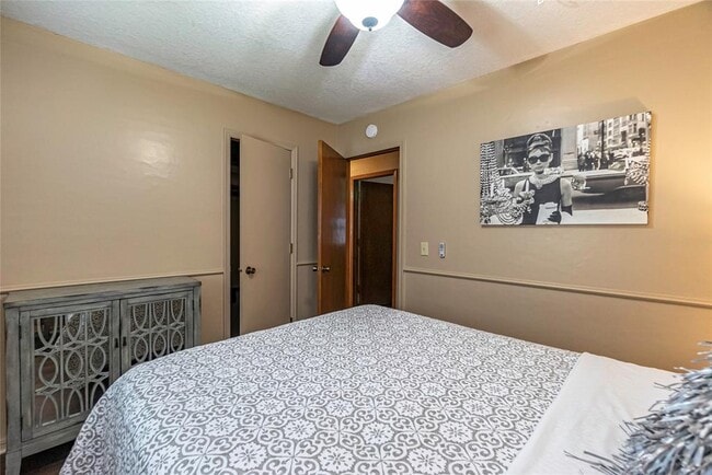 Building Photo - 512 Cypress Dr