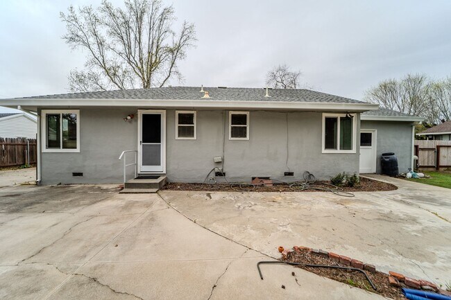 Building Photo - 2415 Covillaud St
