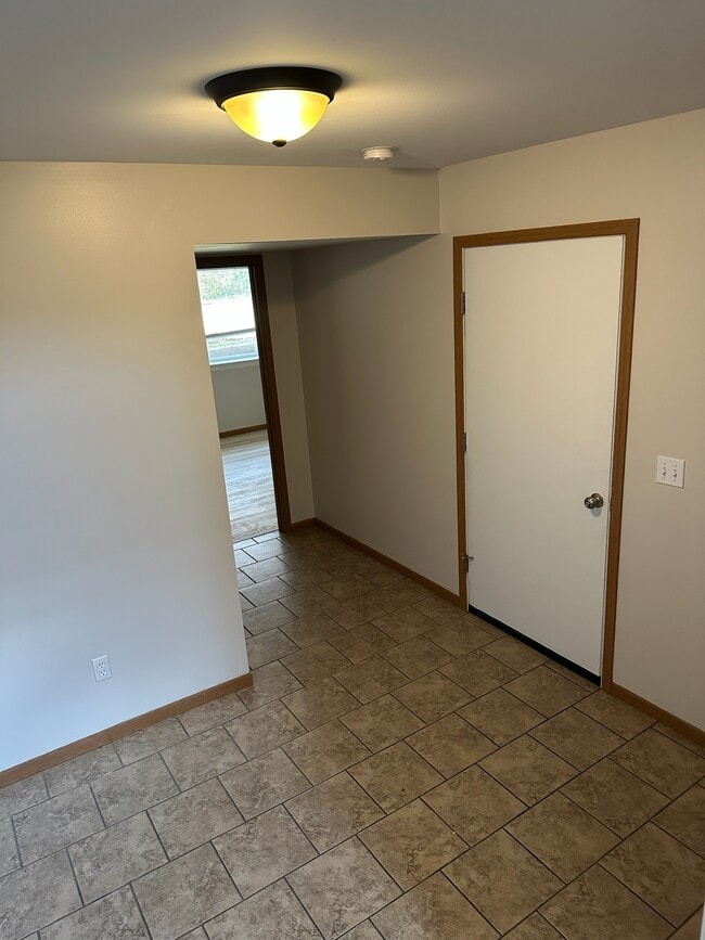 Building Photo - 807 Blackjack