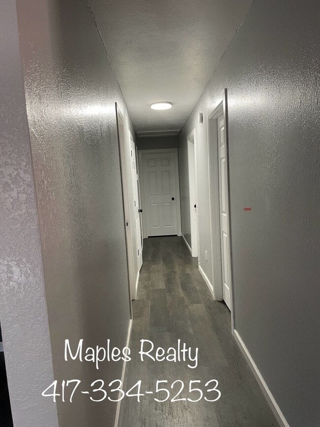 Building Photo - 4 bedroom, 2 bath furnished HOUSE in the H...