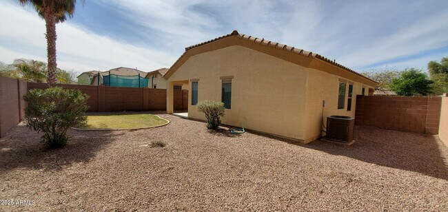 Building Photo - 4043 S Vineyard Ave
