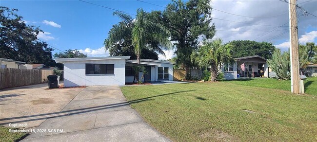 Building Photo - 2027 Bentley St