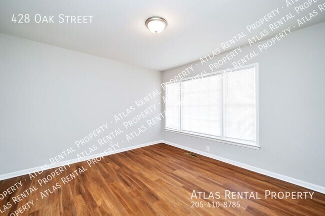 Building Photo - 428 Oak St
