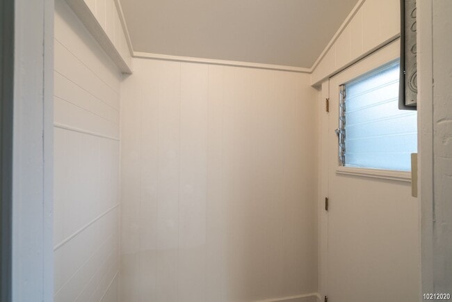 Building Photo - $1425 Beautiful Studio in Manoa 2646A Oahu...