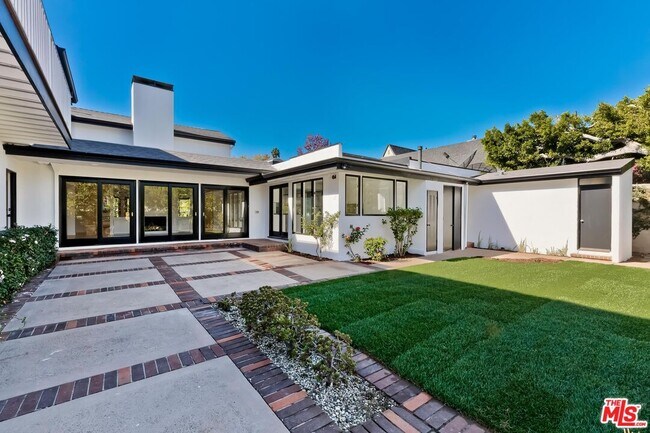 Building Photo - 612 Elm Dr