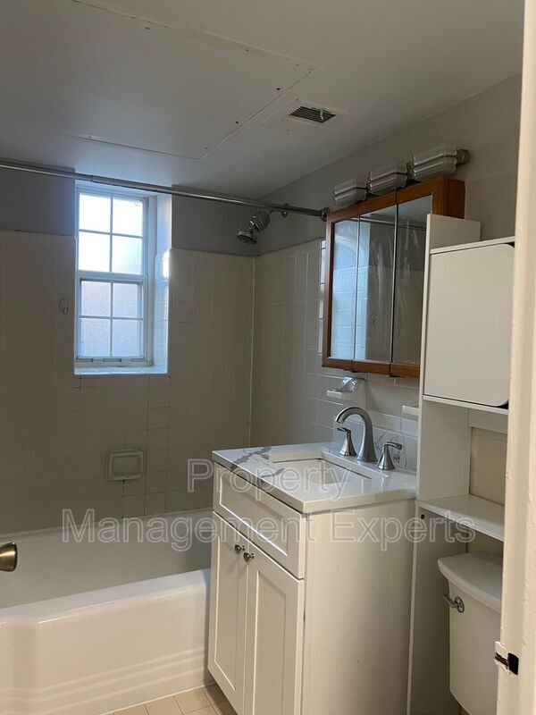 Building Photo - 1322 Fort Myer Dr