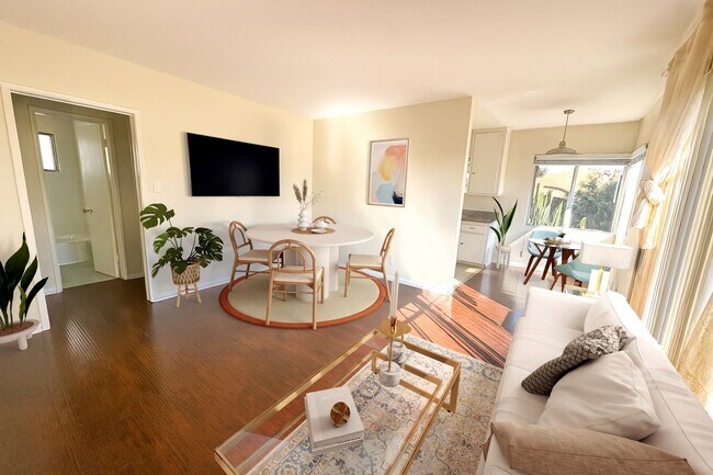 Building Photo - Charming 1Bed 1Bath in the Heart of Silver...