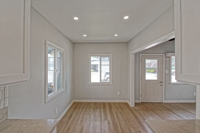 Building Photo - 1534 Mathews Ave
