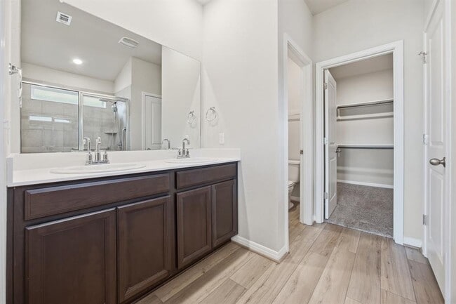 Building Photo - 809 Russet Rock Dr