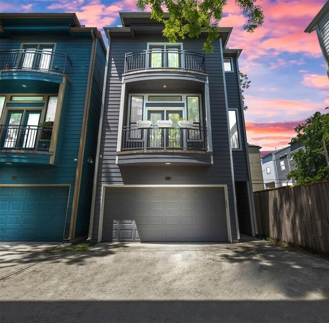 Building Photo - 615 W 27th St