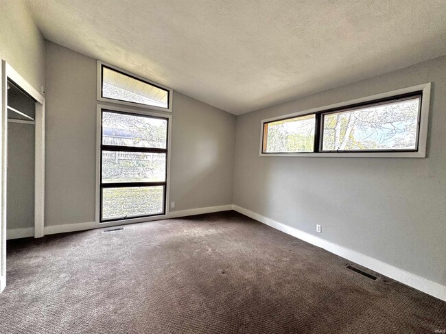 Building Photo - 7102 Woodhue Ln