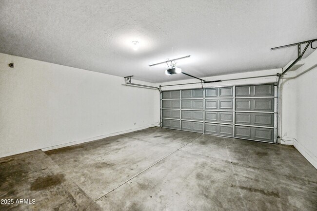 Building Photo - 12925 W Fleetwood Ln