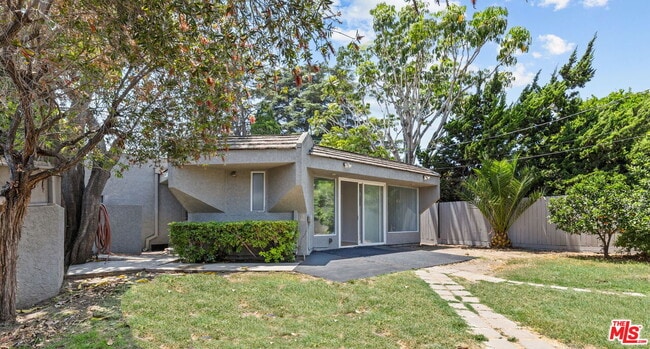 Building Photo - 2148 Veteran Ave