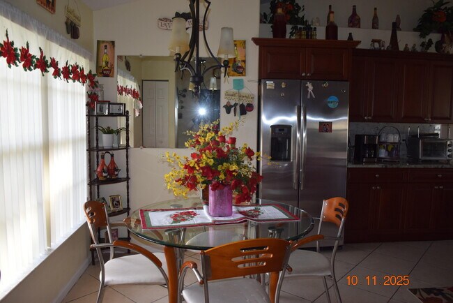 Building Photo - 1657 SW Duclair Ave