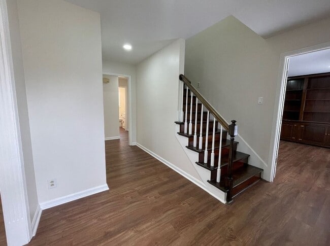 Building Photo - Douglas Hills Colonial