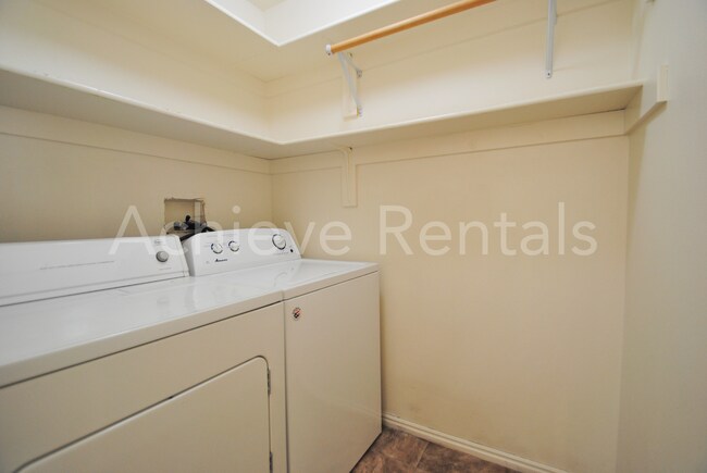 Building Photo - Yorkshire Village Townhome | Clubhouse & Basketball Court