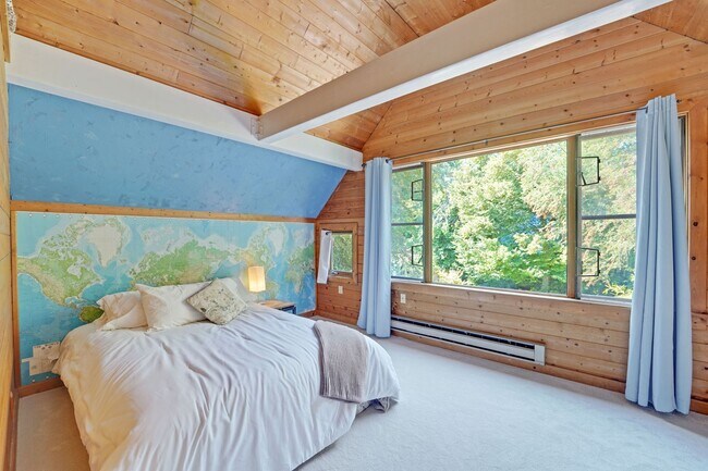 Building Photo - Phenomenal QA Home!