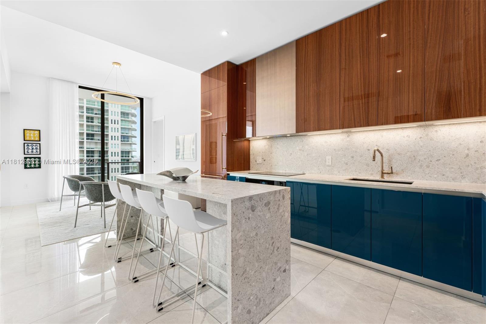 Building Photo - 2655 S Bayshore Dr