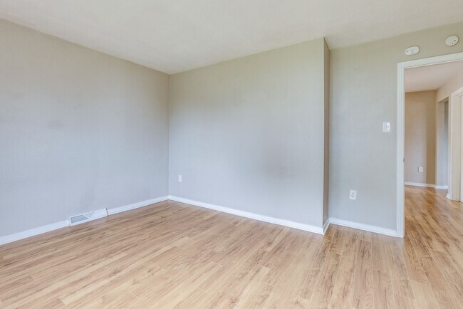 Building Photo - 1022 E Warrington Ave