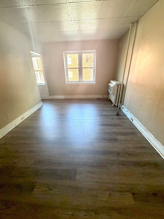 Building Photo - 446 N Duke St