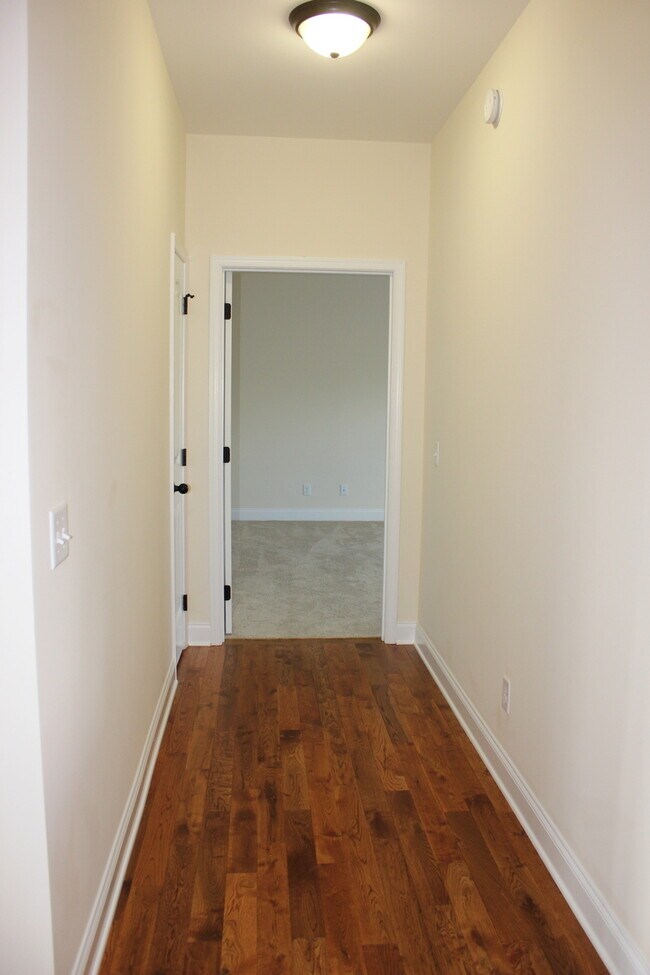 Building Photo - Duplex with Garage in Bridgewater