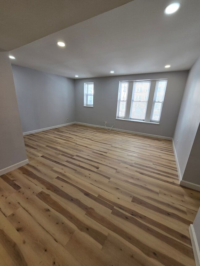 Building Photo - Beautifully renovated TWO-bedroom Condo on third floor with charm.